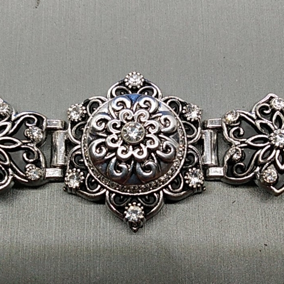 8 inch silver and rhinestones snap button bracelet - Picture 3 of 4